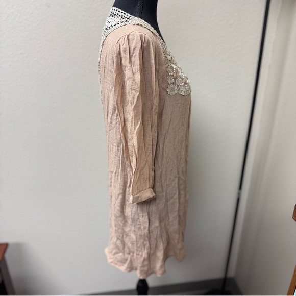 Mad About Style Elegant Lace Trim Blouse in Cream. Size Small/Medium - Picture 4 of 6